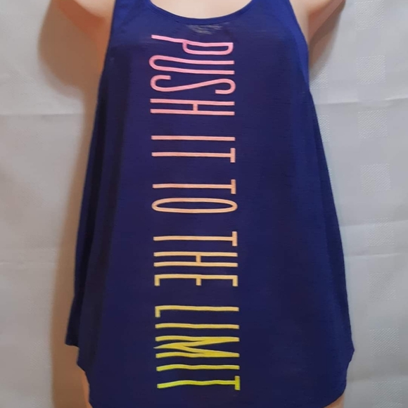 Pretty exercise tee. PUSH IT TO THE LIMIT. - Picture 4 of 4